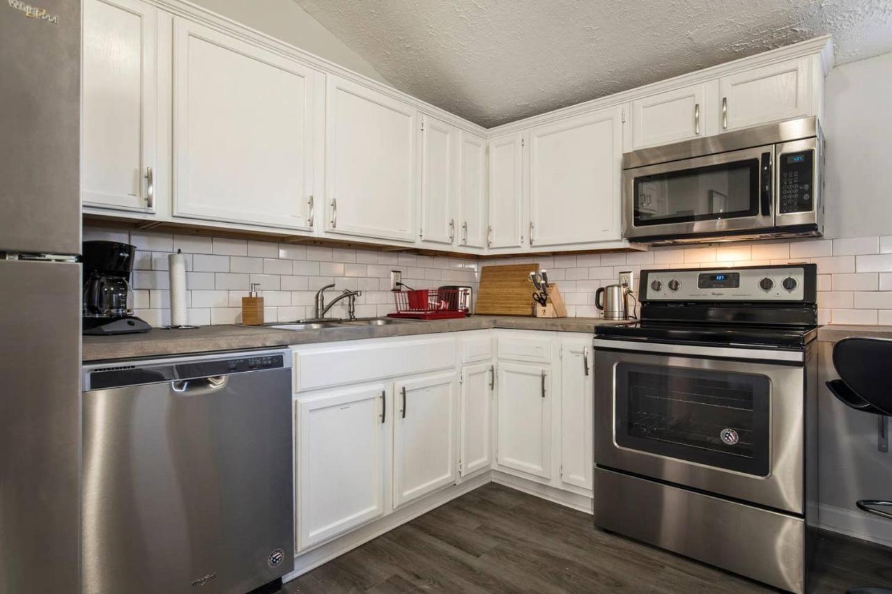 Louisville Dream House 4Br 2Ba By Cozysuites Экстерьер фото